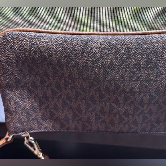 Michael Kors clutch wristlet - Picture 8 of 9